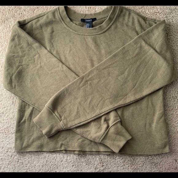 Long Sleeves Crop Top - Picture 2 of 2
